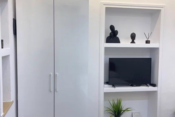 Shtepi me qera Apartament ne Tirane, Garsoniere, Mobilimi E mobiluar, Pagesa 40,000  Leke.