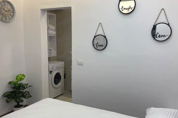 Shtepi me qera Apartament ne Tirane, Garsoniere, Mobilimi E mobiluar, Pagesa 40,000  Leke.