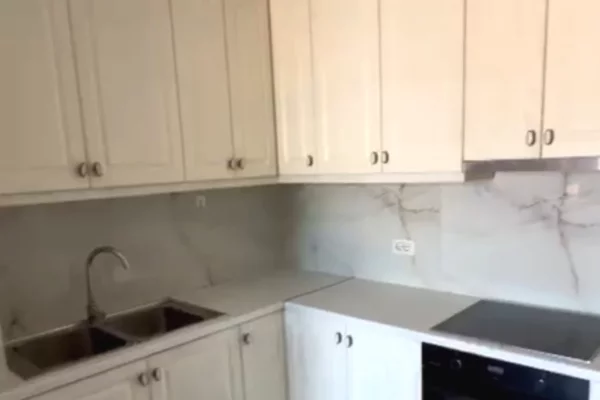 Shtepi me qera Apartament ne Tirane, 1+1, Mobilimi E mobiluar, Pagesa 50,000  Leke.