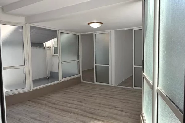 Ambient biznesi me qera 3+1 ne Tirane - 80,000 Leke
