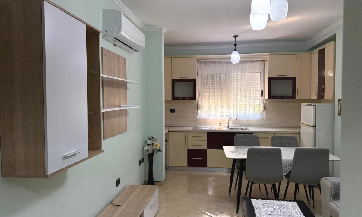 Shtepi me qera Apartament ne Tirane, 2+1, Mobilimi E mobiluar, Pagesa 50,000  Leke.