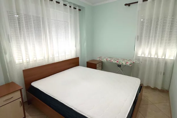 Shtepi me qera Apartament ne Tirane, 2+1, Mobilimi E mobiluar, Pagesa 50,000  Leke.