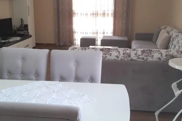 JEPET APARTAMENT ME QERA 2+1, XHAMLLIKU 