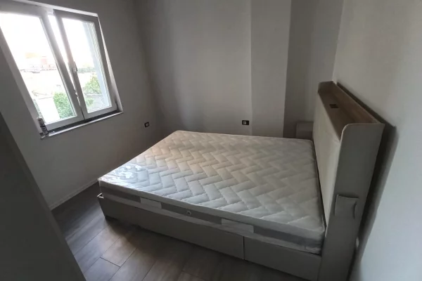 Shtepi me qera Apartament ne Tirane, 1+1, Mobilimi E mobiluar, Pagesa 45,000  Leke.