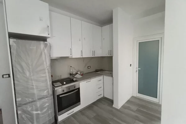 Shtepi me qera Apartament ne Tirane, 1+1, Mobilimi E mobiluar, Pagesa 45,000  Leke.