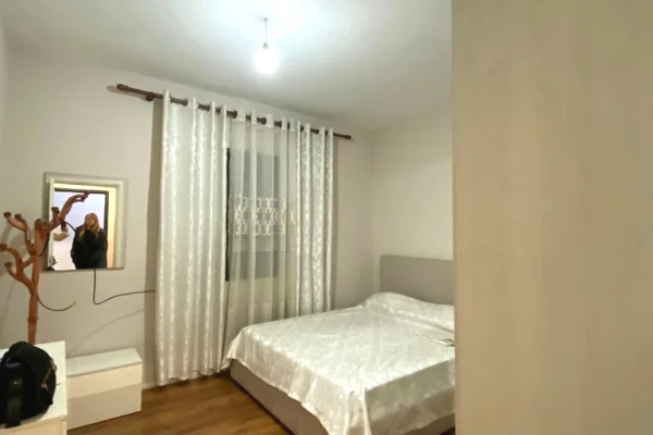 Shtepi me qera Apartament ne Tirane, 1+1, Mobilimi E mobiluar, Pagesa 45,000  Leke.