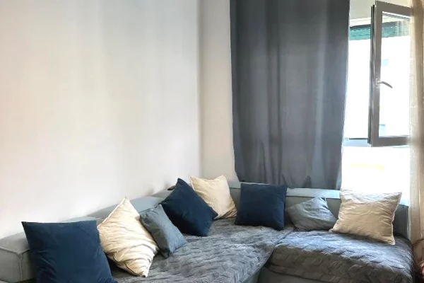 Shtepi me qera Apartament ne Tirane, 2+1, Mobilimi E mobiluar, Pagesa 500  Euro.