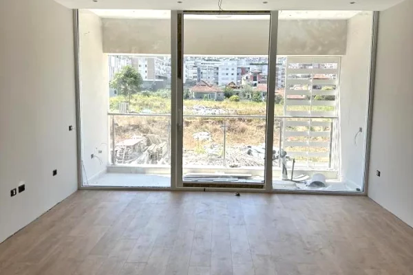Ambient biznesi me qera 3+1 ne Tirane - 1,900 Euro
