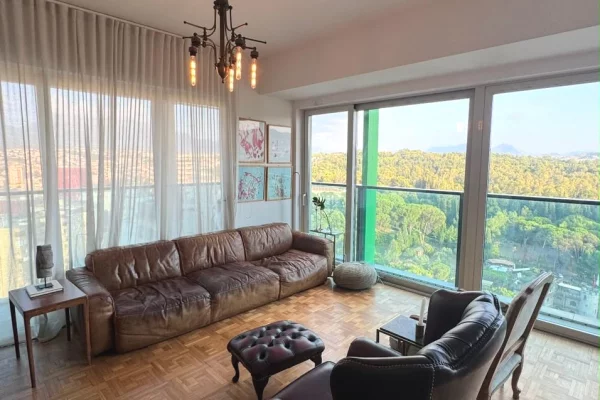 JEPET APARTAMENT ME QERA 2+1+2, STADIUMI AIR ALBANIA