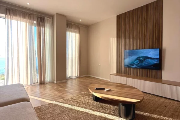 SHITET APARTAMENT 2+1, LUNGOMARE 