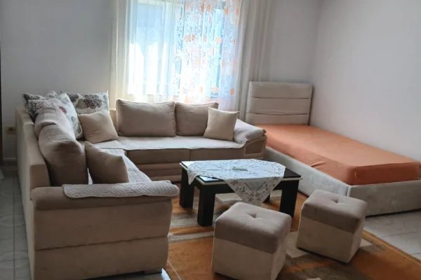 Shtepi me qera 2+1 ne Tirane - 60,000 Leke