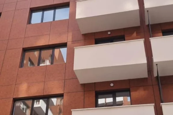 Ambient biznesi me qera 3+1 ne Tirane - 50,000 Leke