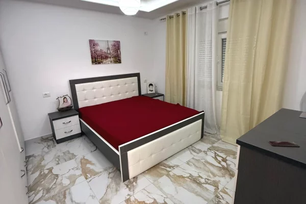 Shtepi me qera Apartament ne Tirane, 2+1, Mobilimi E mobiluar, Pagesa 65,000  Leke.