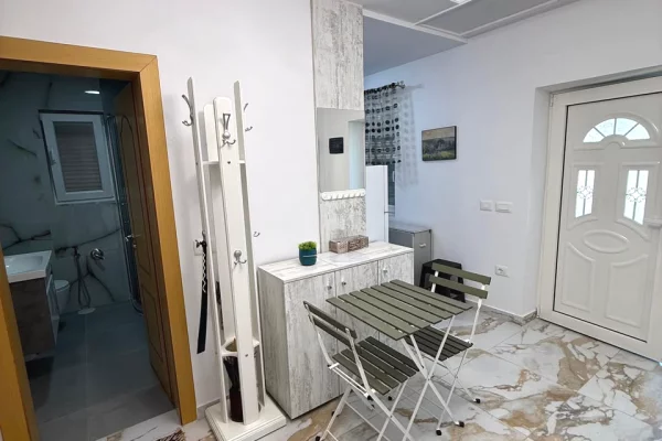 Shtepi me qera Apartament ne Tirane, 2+1, Mobilimi E mobiluar, Pagesa 65,000  Leke.