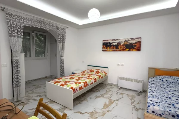 Shtepi me qera Apartament ne Tirane, 2+1, Mobilimi E mobiluar, Pagesa 65,000  Leke.