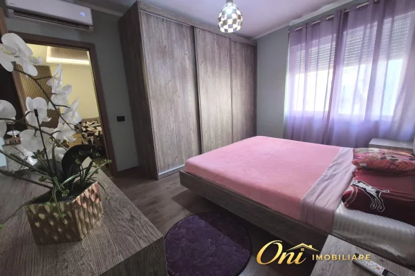 Shtepi me qera Apartament ne Tirane, 2+1, Mobilimi E mobiluar, Pagesa 90,000  Leke.