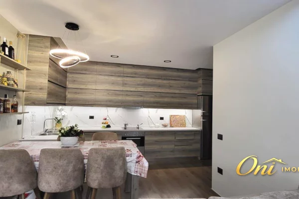 Shtepi me qera Apartament ne Tirane, 2+1, Mobilimi E mobiluar, Pagesa 90,000  Leke.