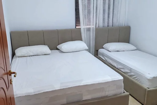 Shtepi me qera Apartament ne Tirane, 1+1, Mobilimi E mobiluar, Pagesa 50,000  Leke.