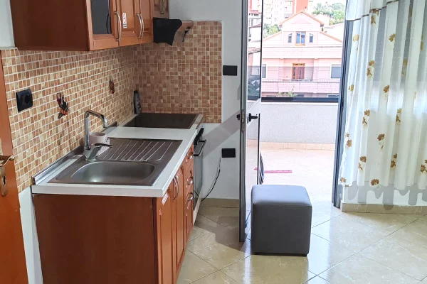 Shtepi me qera Apartament ne Tirane, 1+1, Mobilimi E mobiluar, Pagesa 50,000  Leke.