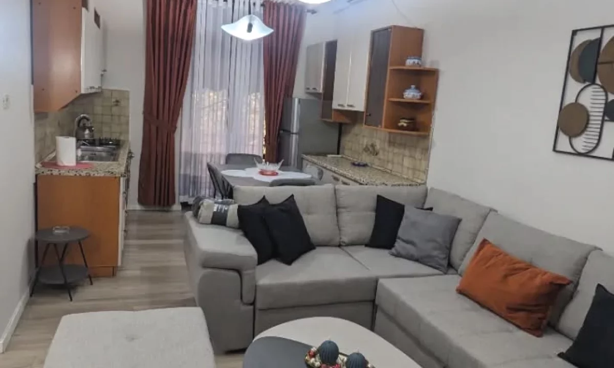 Shtepi me qera Apartament ne Tirane, 3+1, Mobilimi E mobiluar, Pagesa 63,000  Leke.