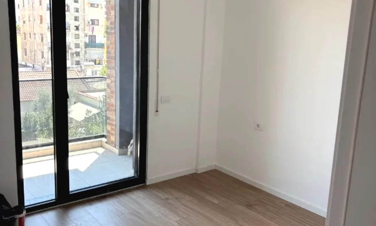 Shtepi me qera Apartament ne Tirane, 2+1, Mobilimi Bosh, pa mobiluar, Pagesa 50,000  Leke.