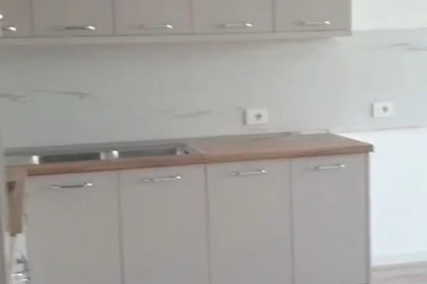 Shtepi me qera Apartament ne Tirane, 2+1, Mobilimi Bosh, pa mobiluar, Pagesa 50,000  Leke.