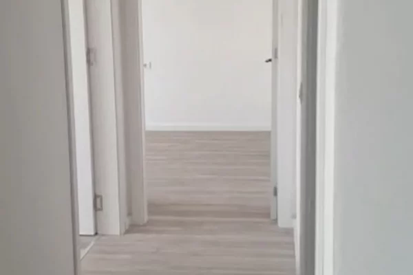 Shtepi me qera Apartament ne Tirane, 2+1, Mobilimi Bosh, pa mobiluar, Pagesa 50,000  Leke.