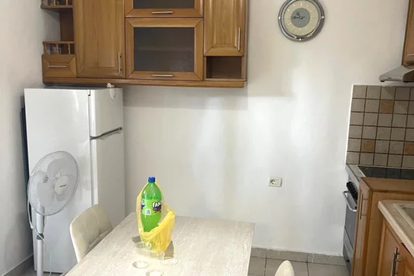 Shtepi me qera Apartament ne Tirane, 2+1, Mobilimi E mobiluar, Pagesa 80,000  Leke.