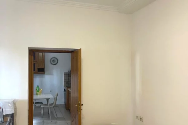 Shtepi me qera Apartament ne Tirane, 2+1, Mobilimi E mobiluar, Pagesa 80,000  Leke.