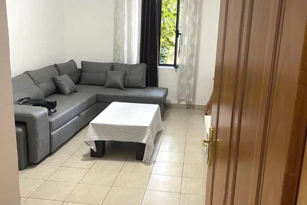 Shtepi me qera 2+1 ne Tirane - 80,000 Leke
