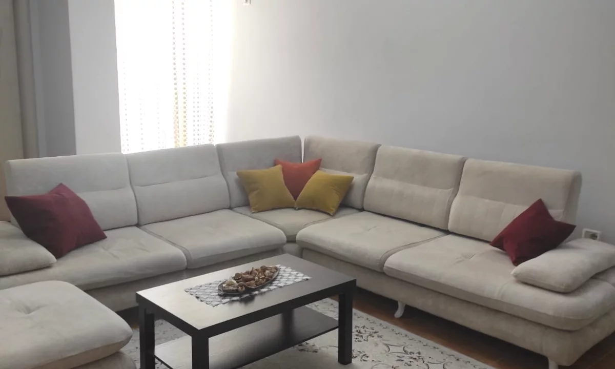 Shtepi me qera Apartament ne Tirane, 1+1, Mobilimi E mobiluar, Pagesa 45,000  Leke.
