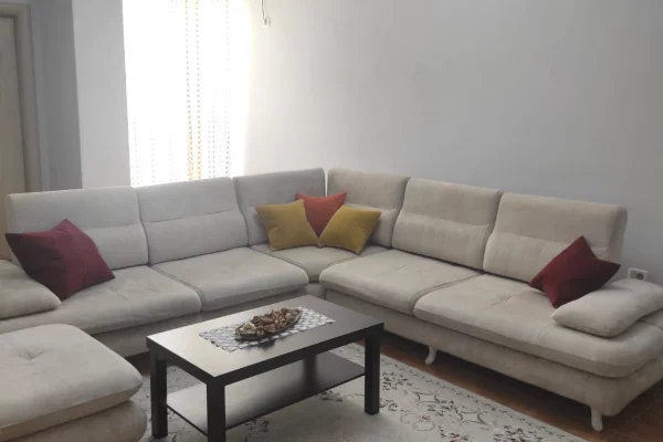 Shtepi me qera 1+1 ne Tirane - 45,000 Leke