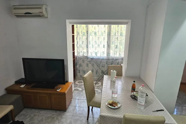 Shtepi me qera Apartament ne Tirane, 1+1, Mobilimi E mobiluar, Pagesa 50,000  Leke.