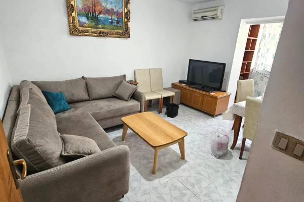 JEPET APARTAMENT ME QERA 1+1, RRUGA E ELBASANIT 