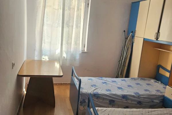 Shtepi me qera Apartament ne Tirane, 1+1, Mobilimi E mobiluar, Pagesa 50,000  Leke.