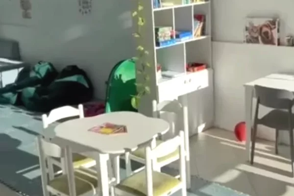 JEPET ZYRE ME QERA, ALI DEMI 