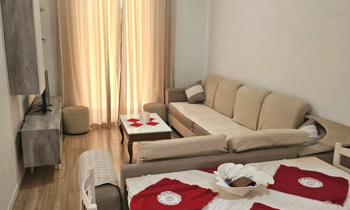 Shtepi me qera Apartament ne Tirane, 2+1, Mobilimi E mobiluar, Pagesa 50,000  Leke.