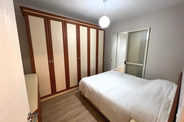 Shtepi me qera Apartament ne Tirane, 2+1, Mobilimi E mobiluar, Pagesa 60,000  Leke.