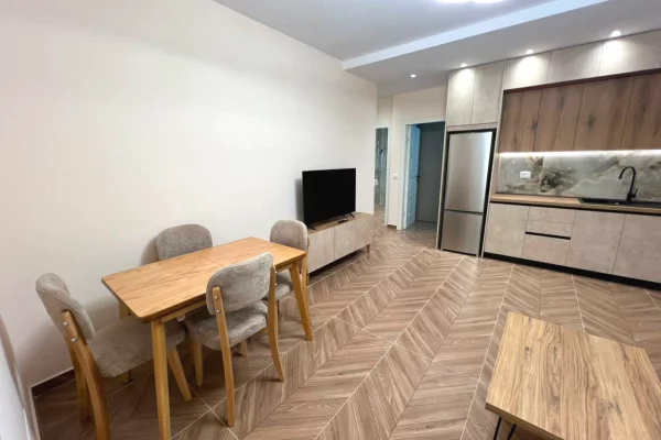 Shtepi me qera Apartament ne Tirane, 2+1, Mobilimi E mobiluar, Pagesa 50,000  Leke.