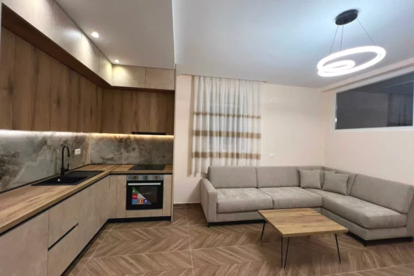 Shtepi me qera 2+1 ne Tirane - 50,000 Leke