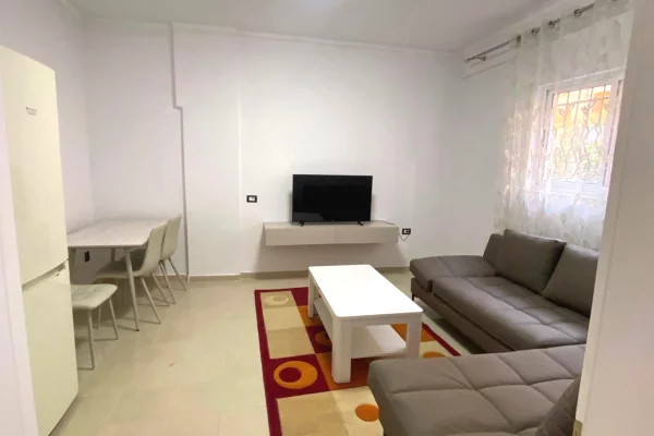 JEPET APARTAMENT ME QERA 1+1, PRANE UET