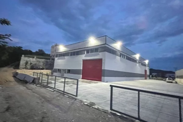 Ambient biznesi me qera 6+1 ne Tirane - 4,000 Euro