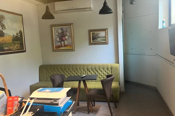 Ambient biznesi me qera 1+1 ne Tirane - 120,000 Leke