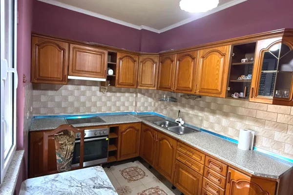 Shtepi me qera Apartament ne Tirane, 2+1, Mobilimi E mobiluar, Pagesa 70,000  Leke.