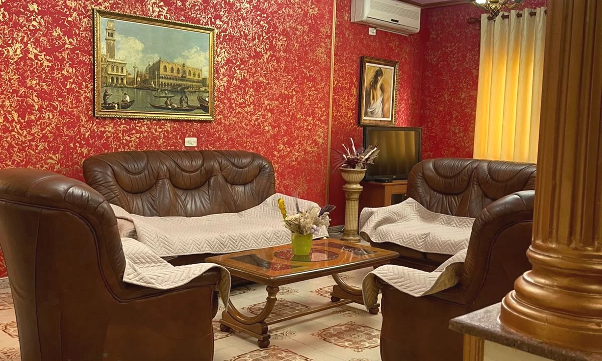Shtepi me qera Apartament ne Tirane, 2+1, Mobilimi E mobiluar, Pagesa 70,000  Leke.