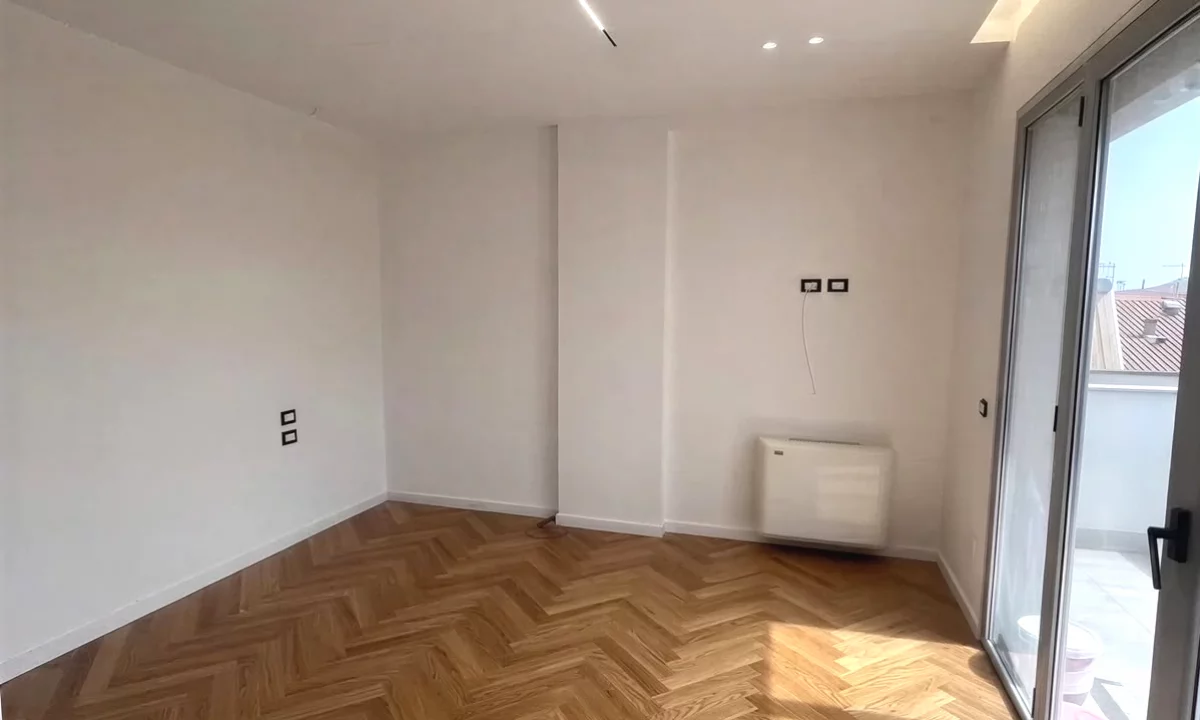 Shtepi ne shitje Apartament ne Tirane, 1+1, Mobilimi Bosh, pa mobiluar, Pagesa 178,000  Euro.