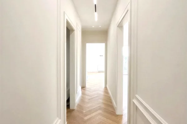 Shtepi ne shitje Apartament ne Tirane, 1+1, Mobilimi Bosh, pa mobiluar, Pagesa 178,000  Euro.