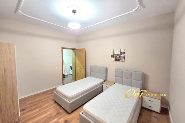 Shtepi me qera Apartament ne Tirane, 3+1, Mobilimi E mobiluar, Pagesa 850  Euro.
