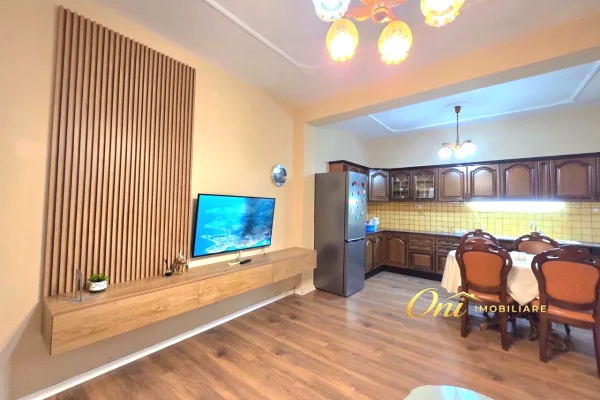 Shtepi me qera Apartament ne Tirane, 3+1, Mobilimi E mobiluar, Pagesa 850  Euro.