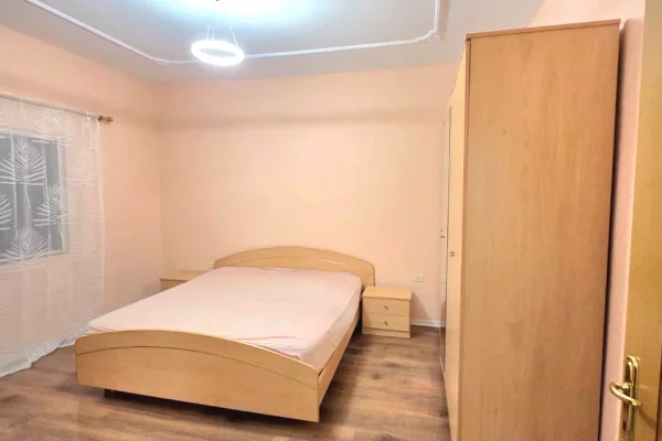 Shtepi me qera Apartament ne Tirane, 3+1, Mobilimi E mobiluar, Pagesa 850  Euro.